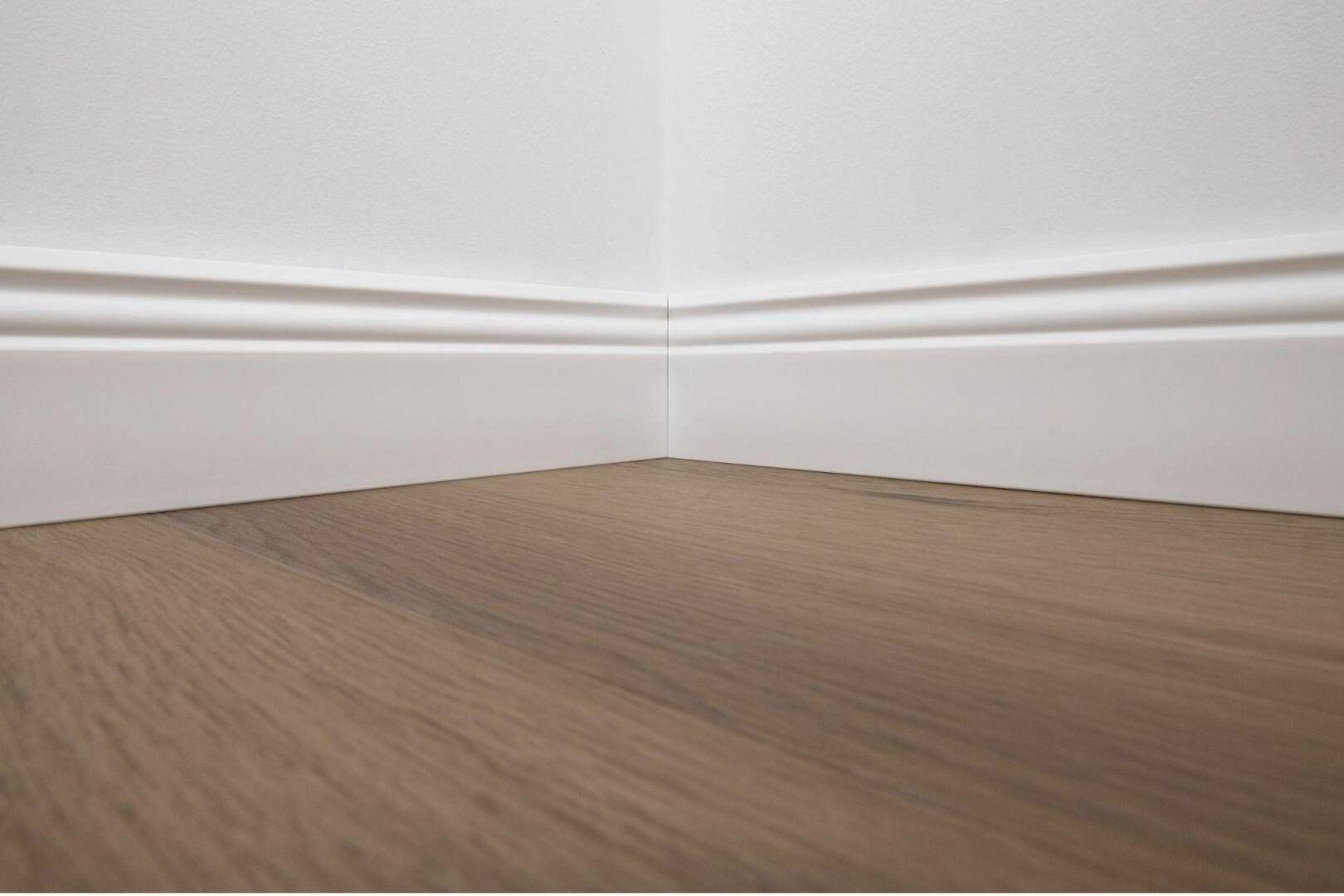  STIQ STX820 - Sockelleisten Berliner profil - 100mm